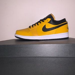 Jordan 1 low university gold